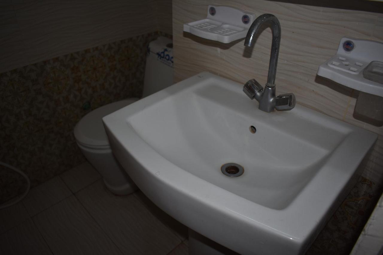 Hotel Kashmir Inn ラーワルピンディー エクステリア 写真